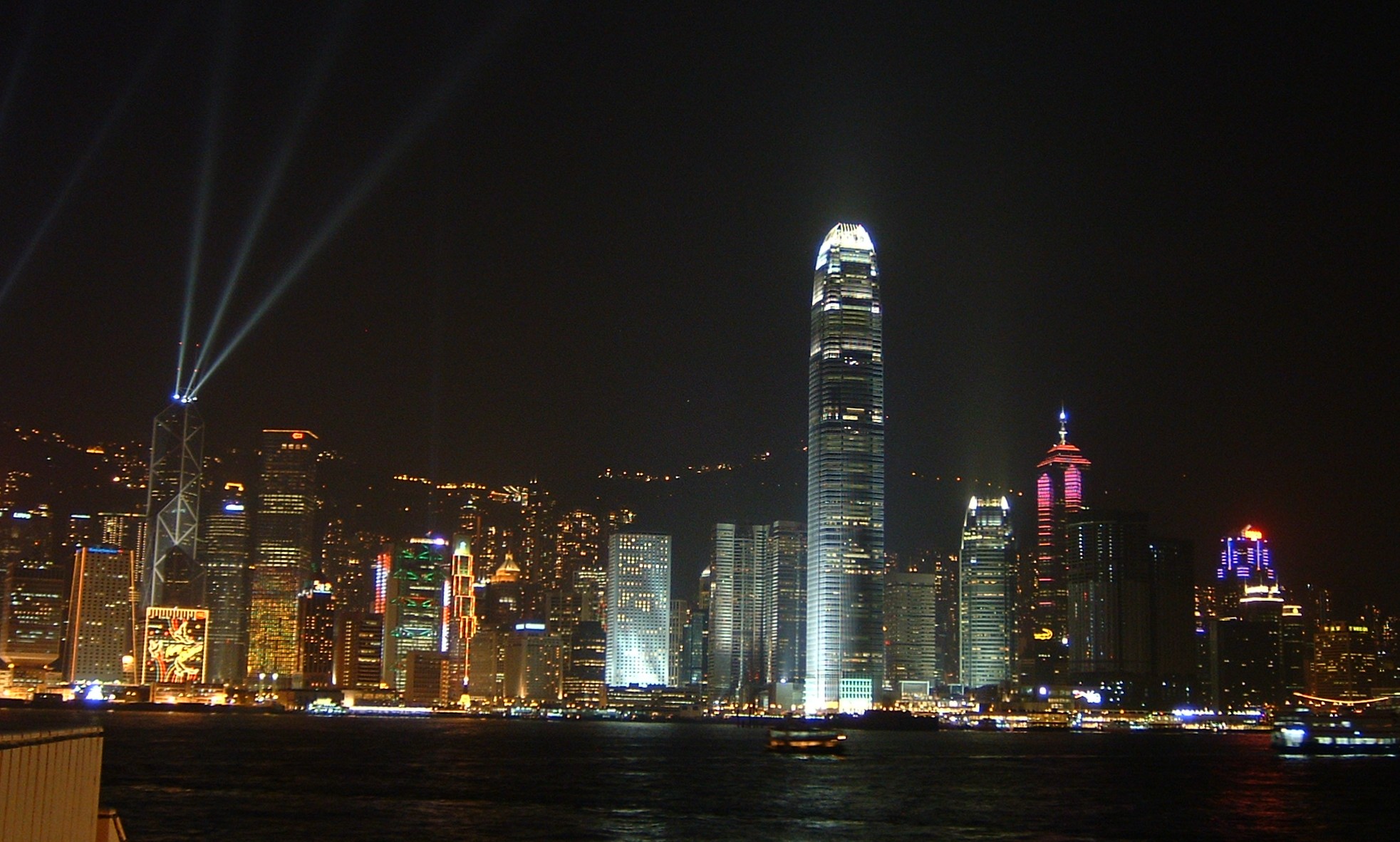 美しい夜景の街「香港」に到着