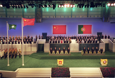 １９９９年政権交代式典の様子