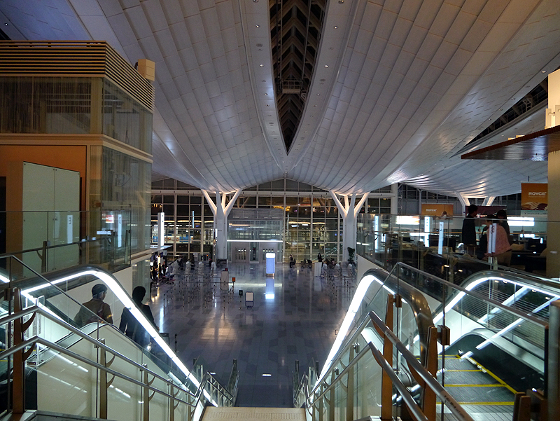 羽田空港の国際線ターミナルに到着！